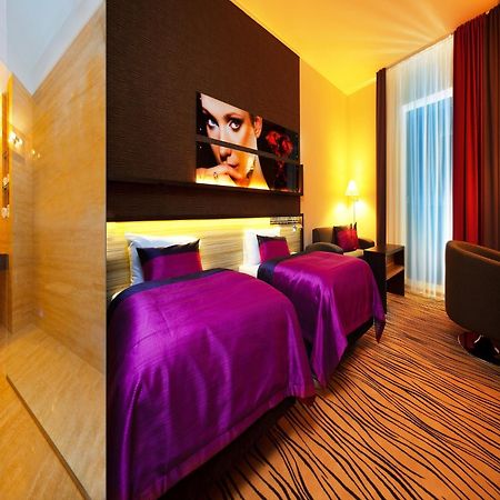 Blue Diamond Hotel Active Spa Trzebownisko Kültér fotó
