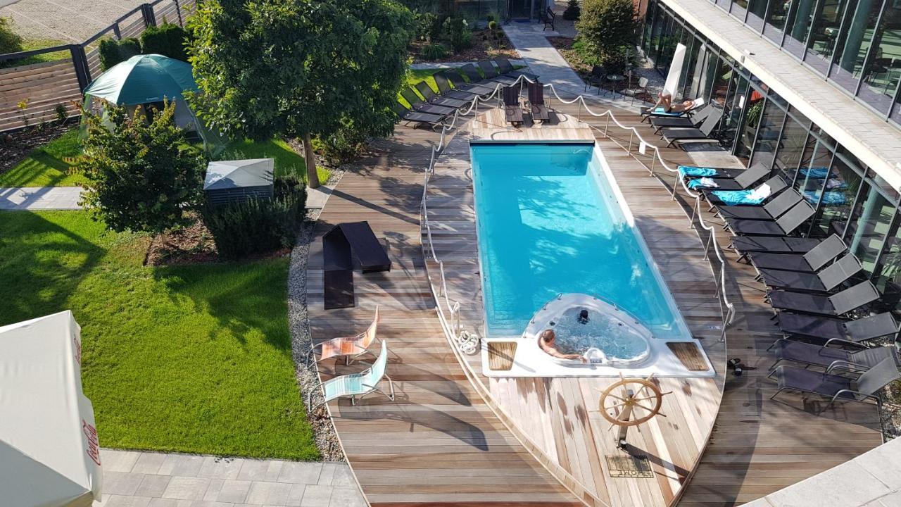 Blue Diamond Hotel Active Spa Trzebownisko Kültér fotó