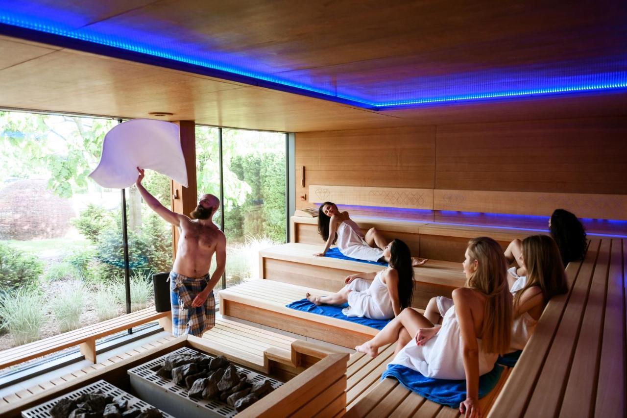 Blue Diamond Hotel Active Spa Trzebownisko Kültér fotó