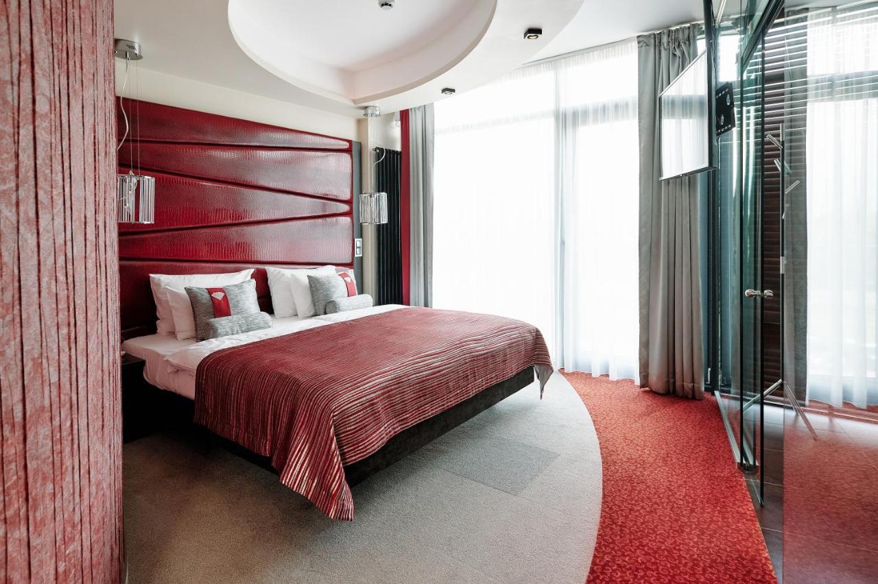 Blue Diamond Hotel Active Spa Trzebownisko Kültér fotó