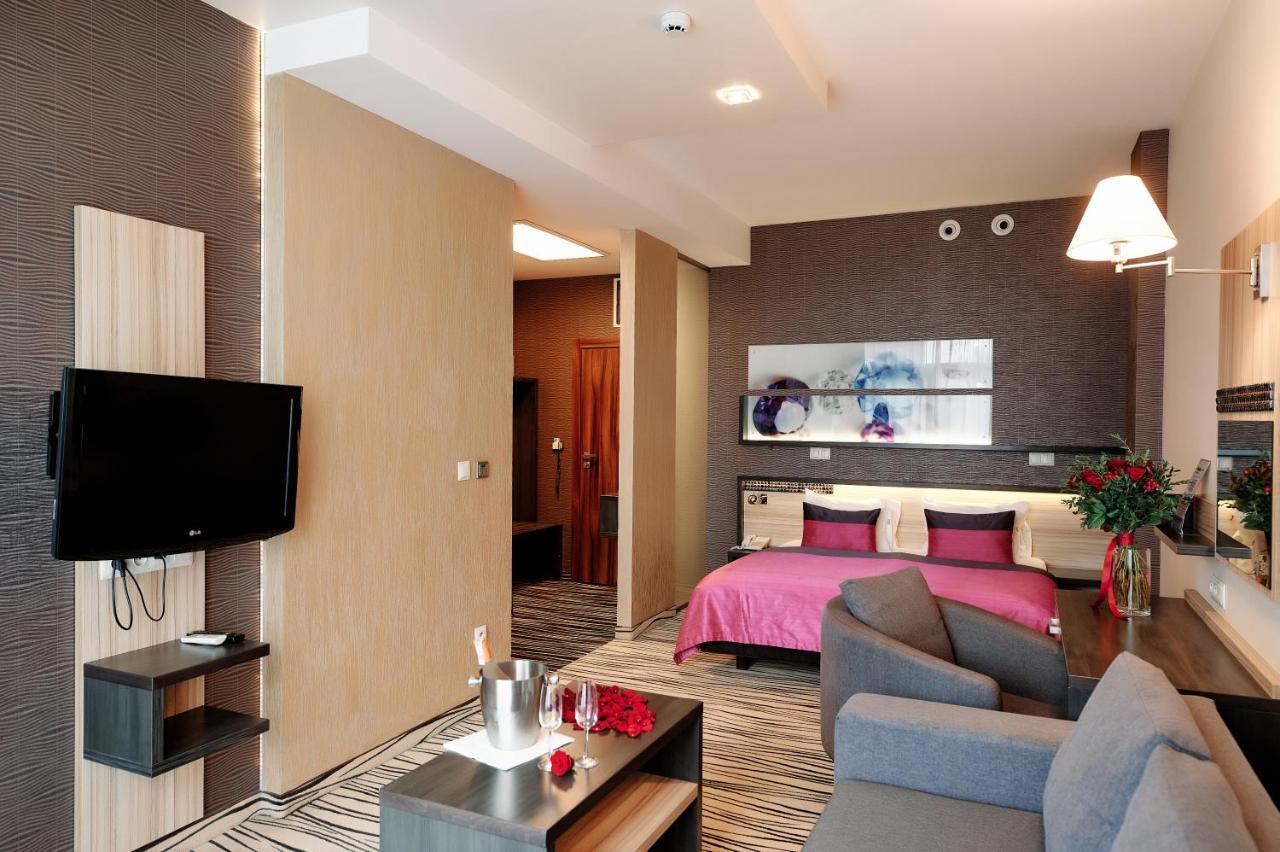 Blue Diamond Hotel Active Spa Trzebownisko Kültér fotó