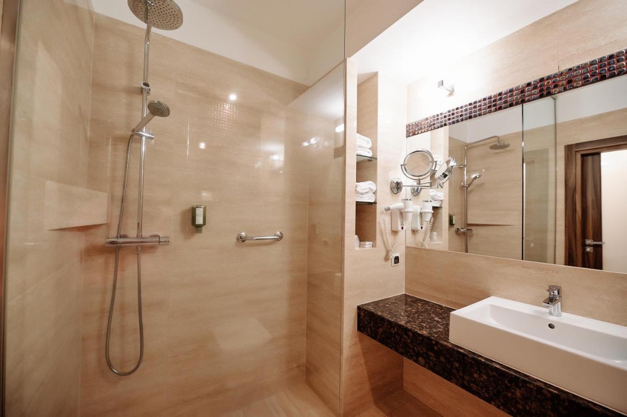 Blue Diamond Hotel Active Spa Trzebownisko Kültér fotó