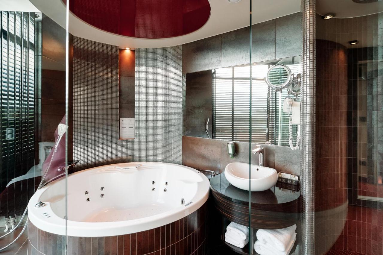Blue Diamond Hotel Active Spa Trzebownisko Kültér fotó