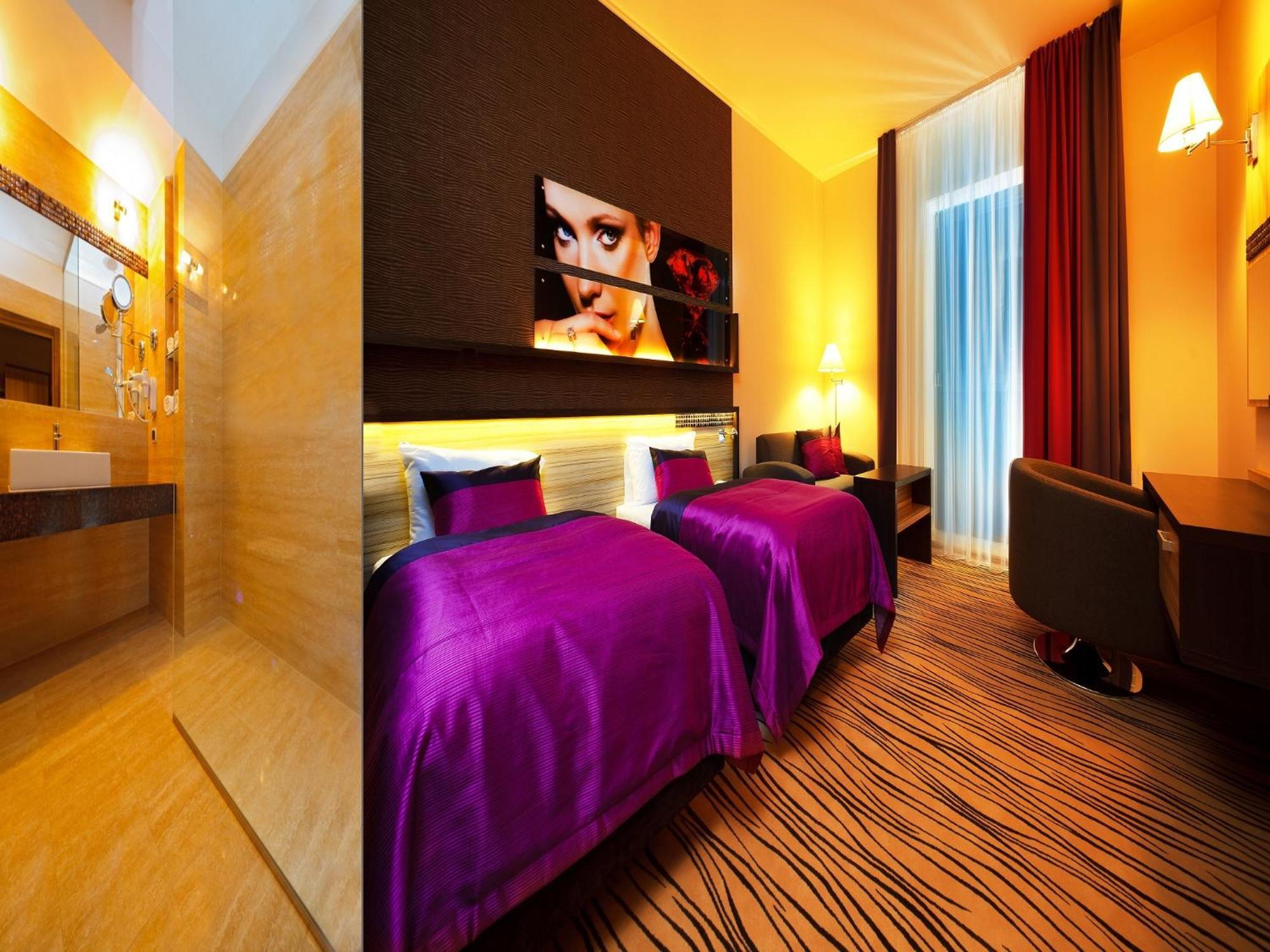 Blue Diamond Hotel Active Spa Trzebownisko Kültér fotó