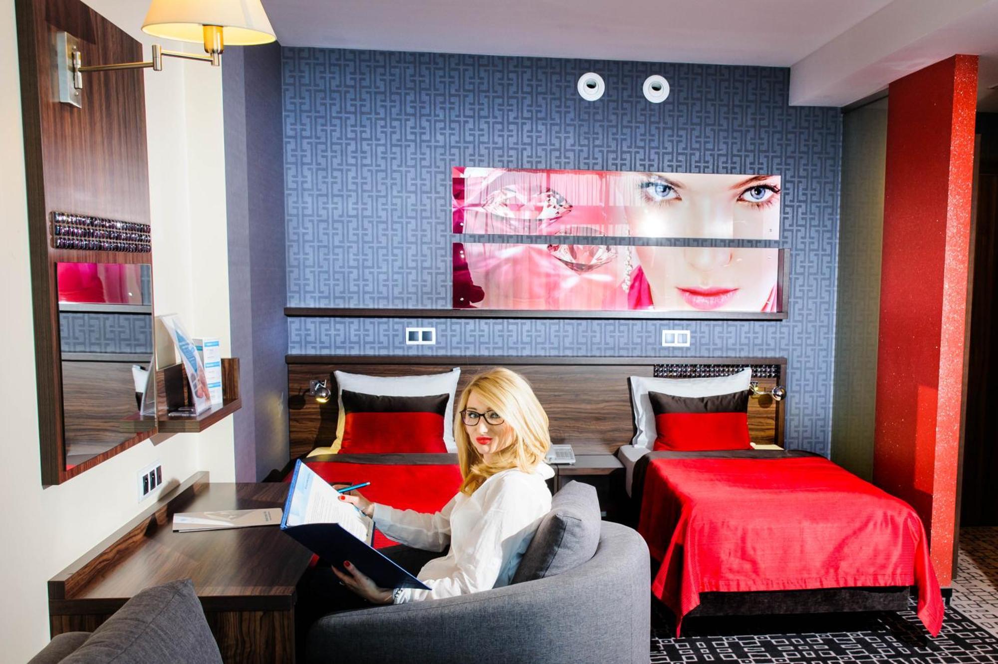 Blue Diamond Hotel Active Spa Trzebownisko Kültér fotó