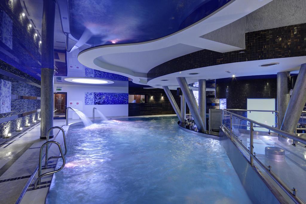 Blue Diamond Hotel Active Spa Trzebownisko Kültér fotó