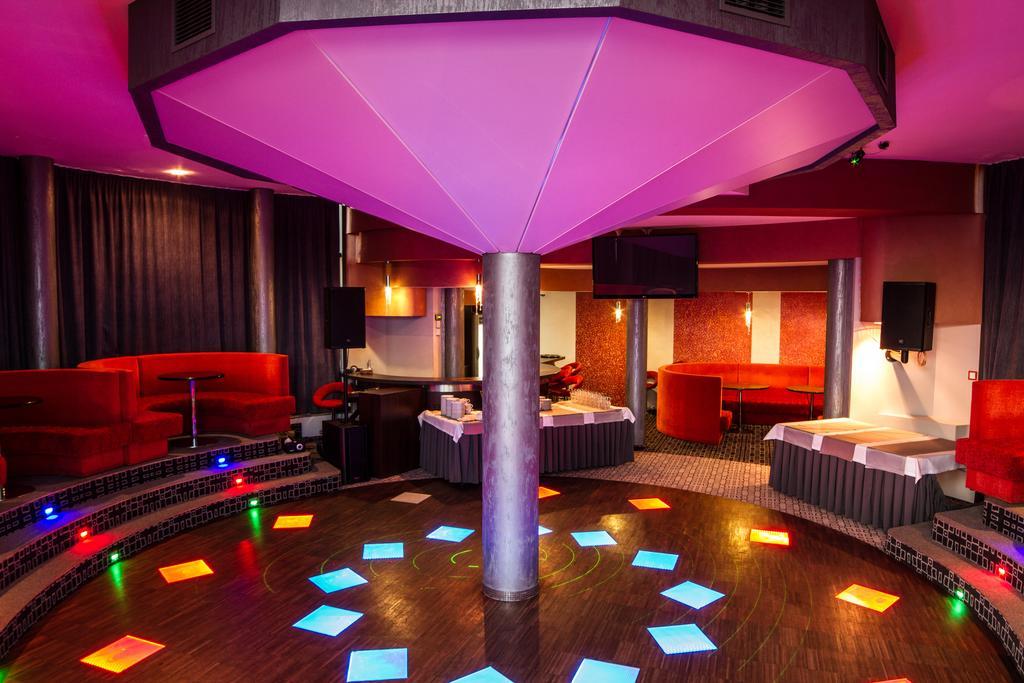 Blue Diamond Hotel Active Spa Trzebownisko Kültér fotó