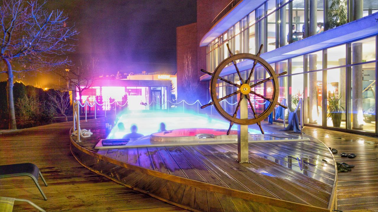 Blue Diamond Hotel Active Spa Trzebownisko Kültér fotó