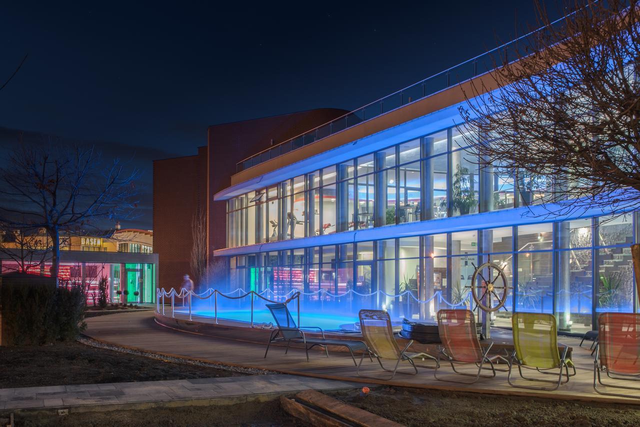 Blue Diamond Hotel Active Spa Trzebownisko Kültér fotó